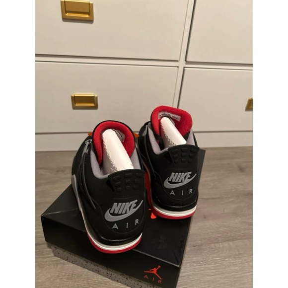 Jordan 4 Retro Bred 2019 SIZE 10.5 DS OG ALL - Picture 8 of 15